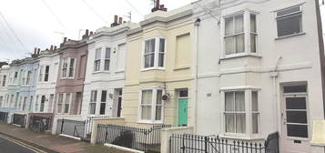 Flat to rent in College Gardens, Brighton BN2