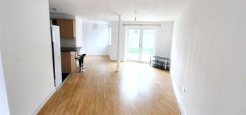 Flat to rent in Salisbury Avenue, Barking IG11