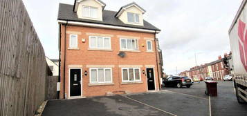 4 bedroom semi-detached house to rent