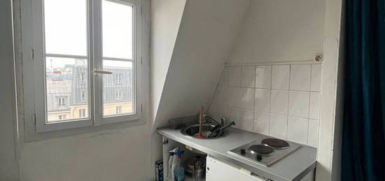 Studio 8m2 + 3m2 Paris 17e 83k