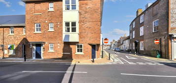 Flat to rent in St. James Street, Newport PO30