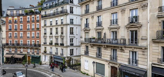 Paris XVIII - Rue LEPIC - Appartement 2P traversant