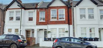 Maisonette to rent in Boundary Road, Colliers Wood, London SW19