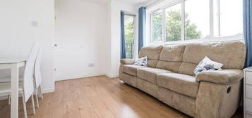 Flat to rent in Bennett Court, London N7