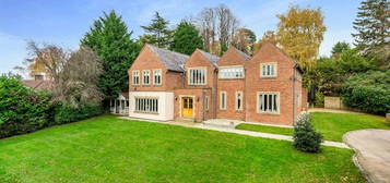 5 bedroom detached house for sale