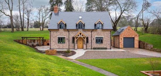 4 bedroom detached house