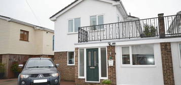 4 bedroom link detached house for sale