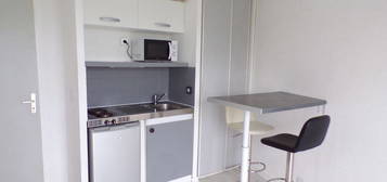 Studio meuble avec balcon dans residence de standing avec lave-linge