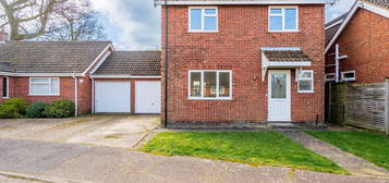 3 bed link detached house for sale