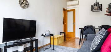 Arrendamento de Apartamento T2  na rua Professor Celestino Costa, 4