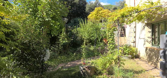 TRES BELLE VILLA AVEC PISCINE ET UN APPARTEMENT INDEPENDANT EN REZ DE JARDIN