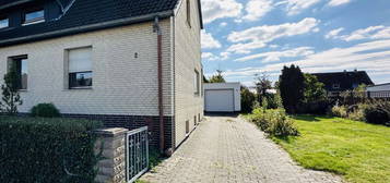 Doppelhaushälfte mit großem Garten, Garage, Dachterrasse  in Fallersleben