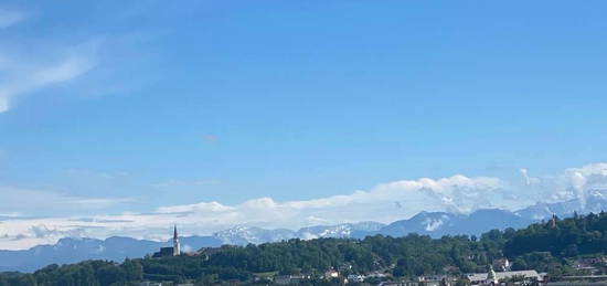 Sehr charmante, helle Wohnung mit traumhafter Aussicht