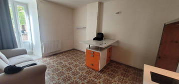 Appartement À Vendre Aramon, type 2, 37 m², balcon, centre ville