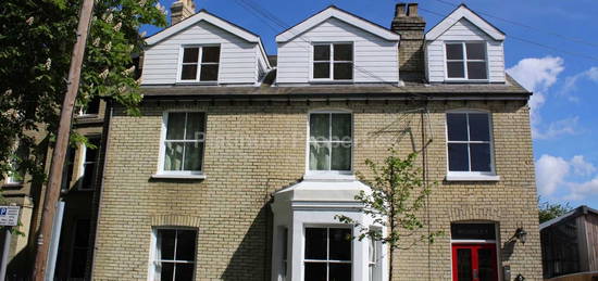 Flat to rent in Hooper Street, Cambridge CB1