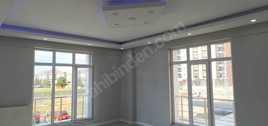 Yenişehir Mahallesi'nde kiralık 3+1 Arakatta kapalı Otoprk Daire