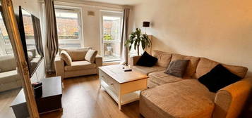 Flat to rent in Theseus Walk, London N1