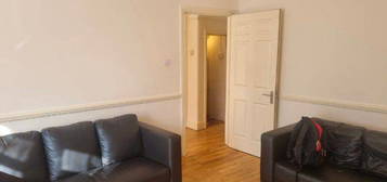 Room to rent in Burnley Road, London 1Eh, UK NW10