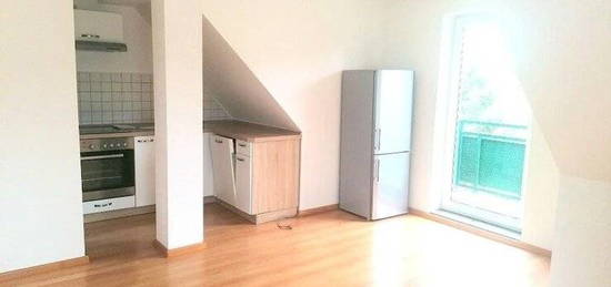 !! Dachgeschoss, 2-Zimmer-Wohnung mit Einbauküche und Süd-Westbalkon !!