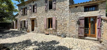 Maison provençale  à vendre, 5 pièces, 4 chambres, 150 m²