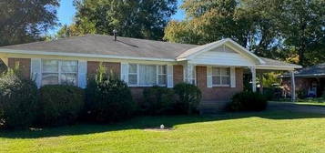 203 James St, Batesville, MS 38606