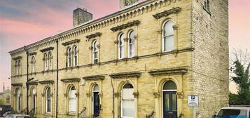 Studio to rent in Fitzwilliam Street, Huddersfield HD1