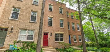 4513 1/2 Macarthur Blvd NW APT A, Washington, DC 20007