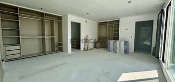 Apartamento T5 com lugar de Garagem e Terraço