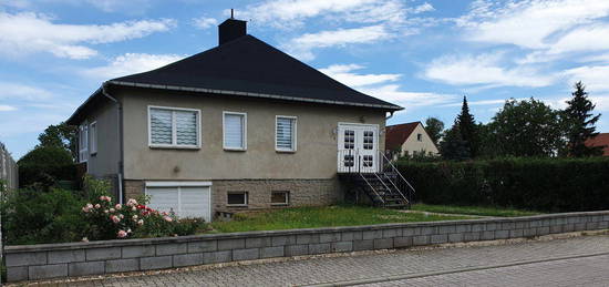 freistehendes Einfamilienhaus mit großem Garten