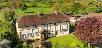 6 bedroom detached house