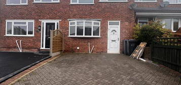 3 bedroom semi-detached house to rent