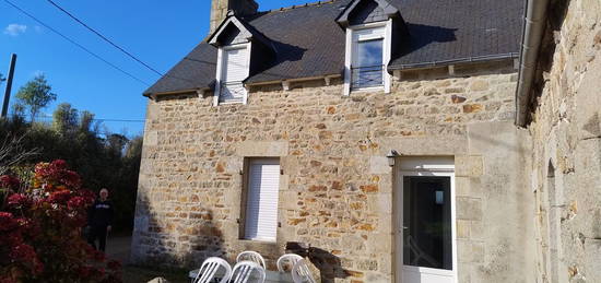 MAISON en pierres avec petit terrain à Lannion 