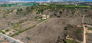 LOTE DE 2,9 HECTARES COM PROJECTO DE CONSTRUÇÃO DE MORADIA E PISCINA D