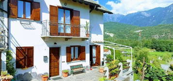 Casa indipendente in vendita in via Valle Antigorio, 16