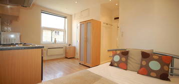 Studio to rent in Gloucester Place, Marylebone NW1