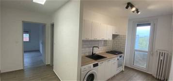 Pécs-Uránvárosban 2 szobás felújított lakás eladó!