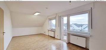 Komfortable und helle 3-Zimmer-Dachgeschoss-
wohnung mit schönem Balkon!