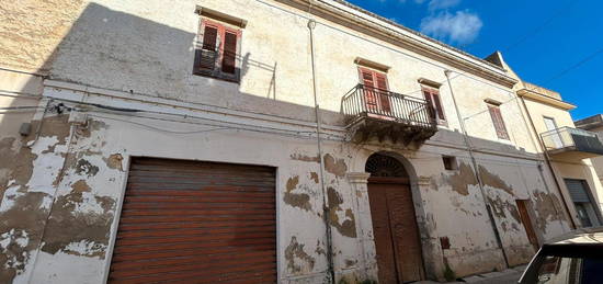 Casa indipendente con ampia corte