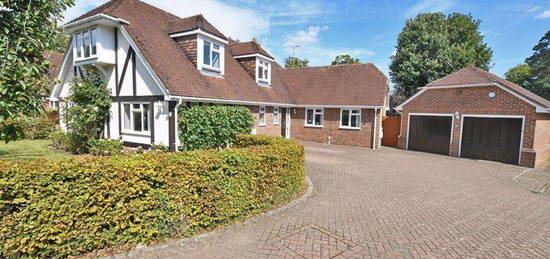 5 bed detached house for sale