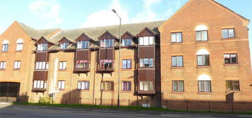 Flat to rent in High Street North, Dunstable LU6