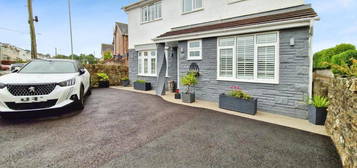 6 bed detached house for sale