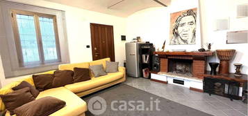 Casa bi/trifamiliare in Via Mulini