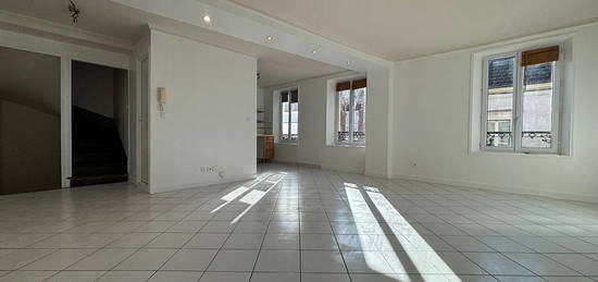 Appartement  en triplex 4 pièce(s) 70.25 m2