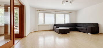 Pronájem bytu 3+1, 90 m2, U družstva Práce, Praha 4 - Braník. Garáž, zahrada, wi-fi.
