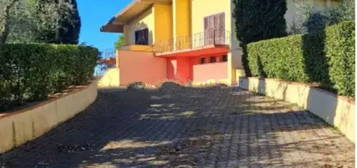 Villa in vendita in strada Provinciale di Val D'Orme