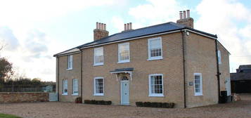 4 bed detached house to rent