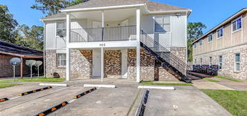 702 Lyle West Ave Apt D, Cleveland, TX 77327