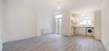 2 bed flat to rent