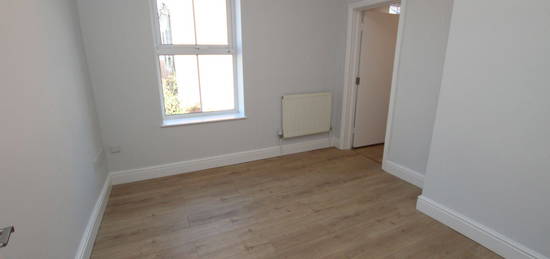 Flat to rent in Third Avenue, Nottingham NG7