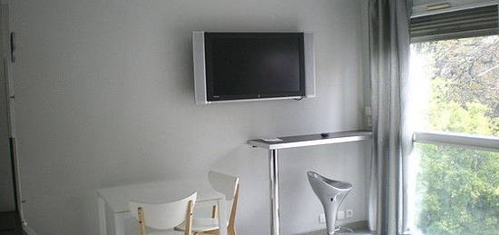 Studio meublé  à louer, 1 pièce, 27 m², Étage 4/–